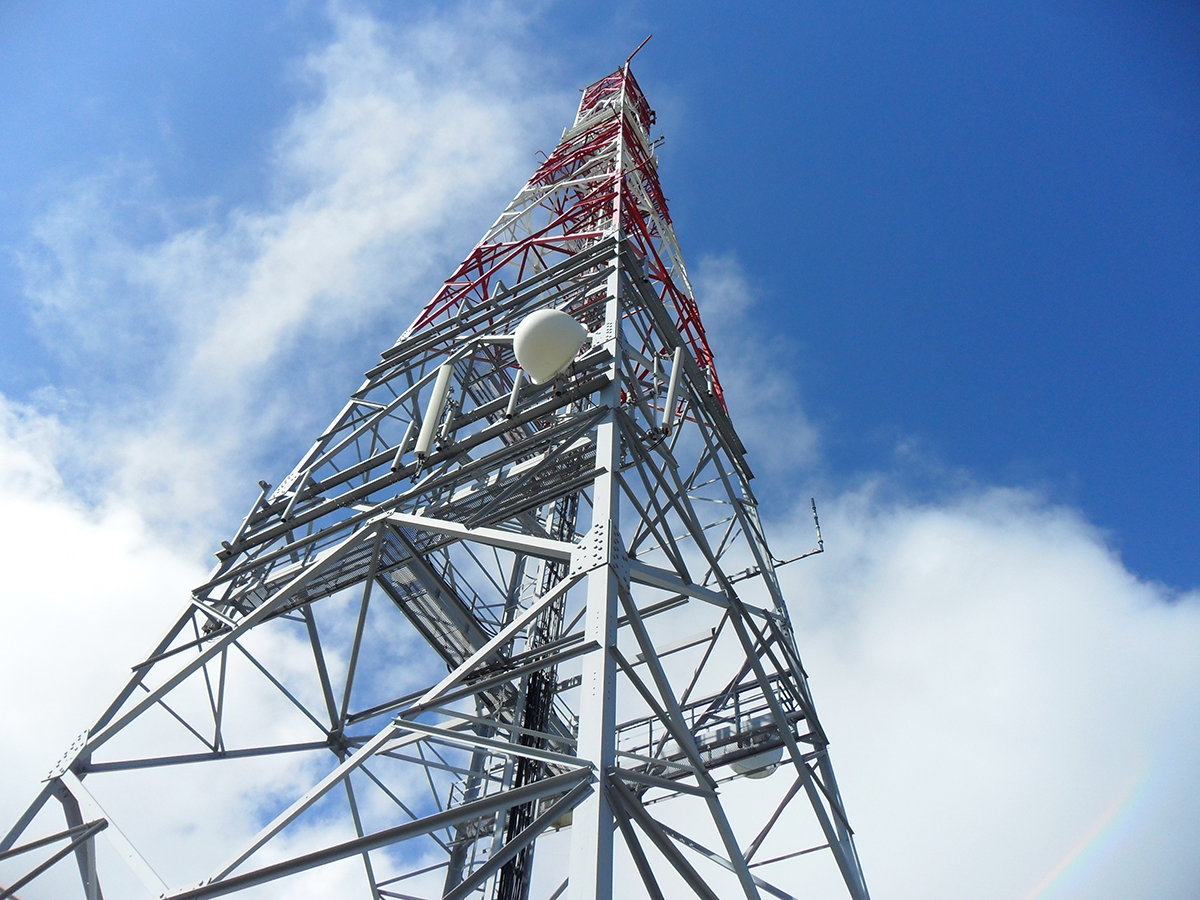 Installation de pylônes, monopoles et infrastructures de radio-télécommunications